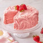 طرز تهیه کیک با اسانس توت فرنگی