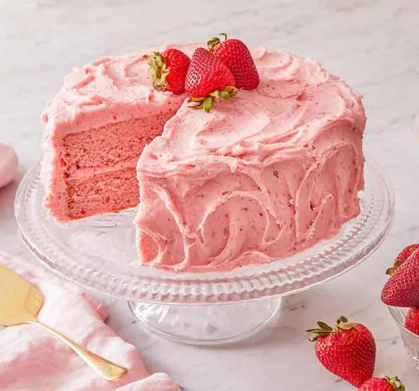 طرز تهیه کیک با اسانس توت فرنگی